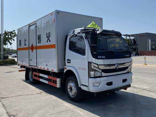 CSC5125XRQ6型易燃?xì)怏w廂式運(yùn)輸車(chē)
